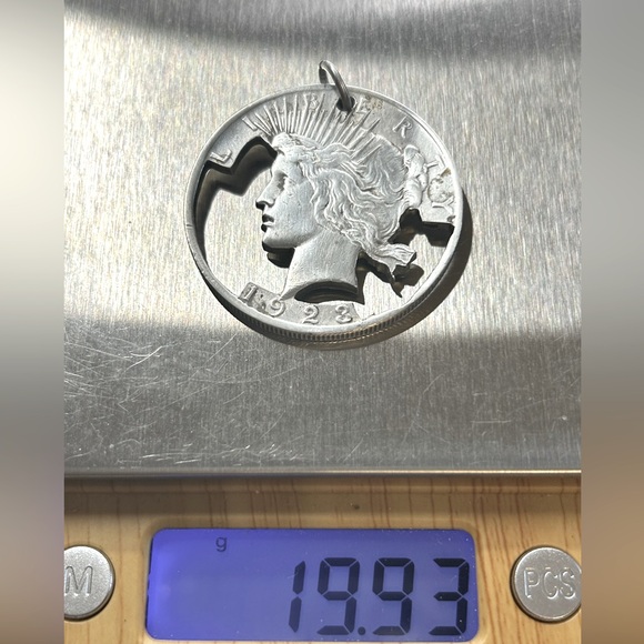 Antique coin pendant Peace Dollar 1923 Hand Cut-Out 90% Silver - Picture 4 of 4